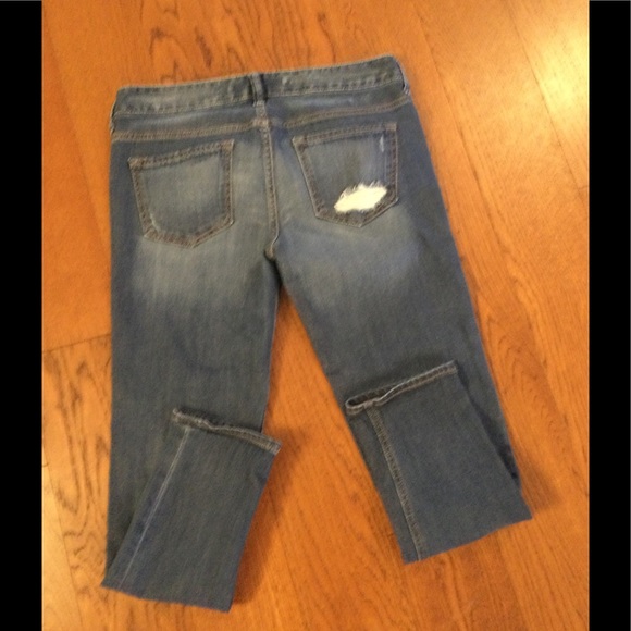 Express Boyfriend low rise skinny jeans in medium blue. - Picture 4 of 4